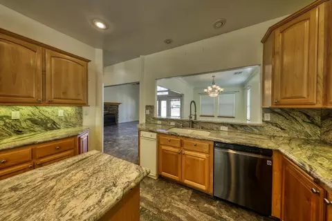 Kitchen - 23991 Coral Springs Ln, Tehachapi, CA 93561 photo 3 of 5