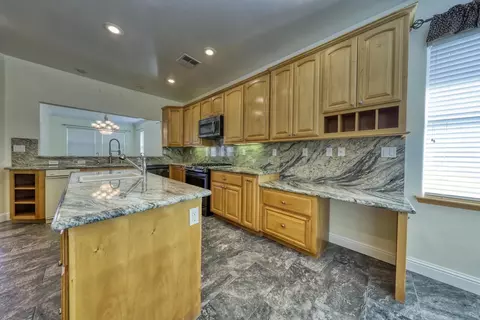 Kitchen - 23991 Coral Springs Ln, Tehachapi, CA 93561 photo 4 of 5