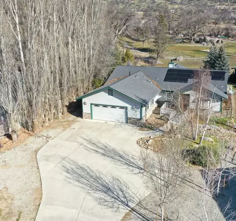 23991 Coral Springs Ln, Tehachapi, CA 93561