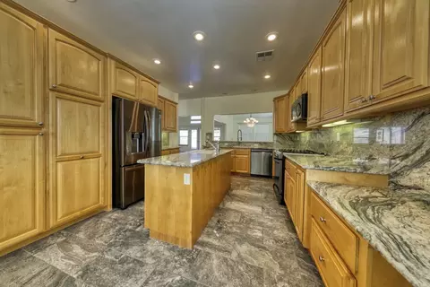 Kitchen - 23991 Coral Springs Ln, Tehachapi, CA 93561 photo 5 of 5