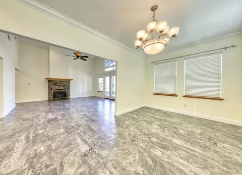 Living - 23991 Coral Springs Ln, Tehachapi, CA 93561 photo 4 of 6