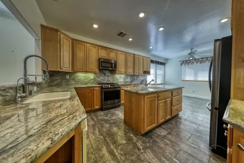 Kitchen - 23991 Coral Springs Ln, Tehachapi, CA 93561 photo 1 of 5