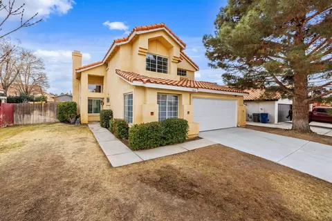 1806 Newgrove St E, Lancaster, CA 93535