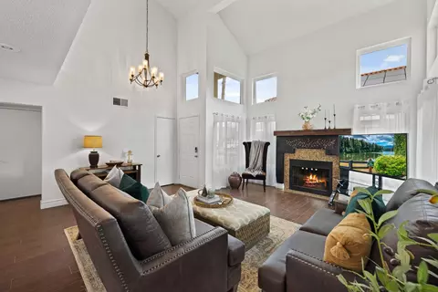 1806 Newgrove St E, Lancaster, CA 93535 photo 4