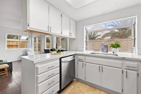 1806 Newgrove St E, Lancaster, CA 93535 photo 12