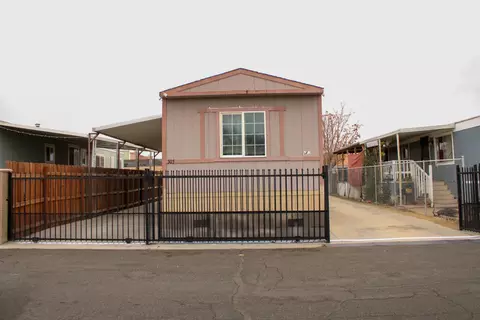 3300 15th St W #SPC 305, Rosamond, CA 93560