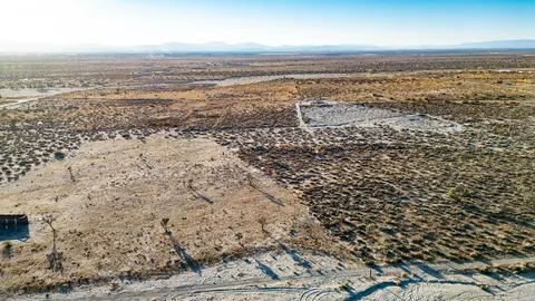 E Cottonwood Avenue, Palmdale, CA 93591 photo 4