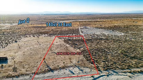 Cottonwood Avenue E, Palmdale, CA 93591