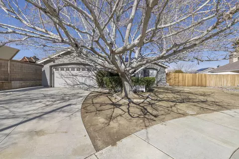 3751 Hickory Ct, Rosamond, CA 93560