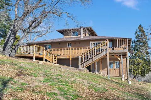30151 Starland Dr, Tehachapi, CA 93561 photo 2