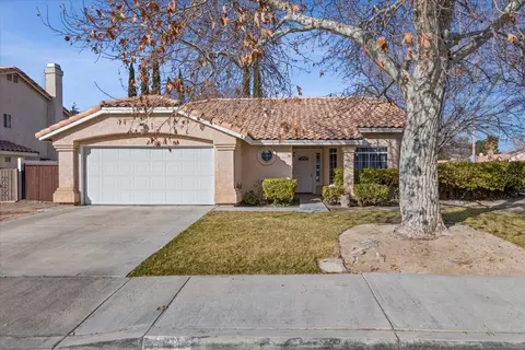 2521 Overland Ave, Lancaster, CA 93536