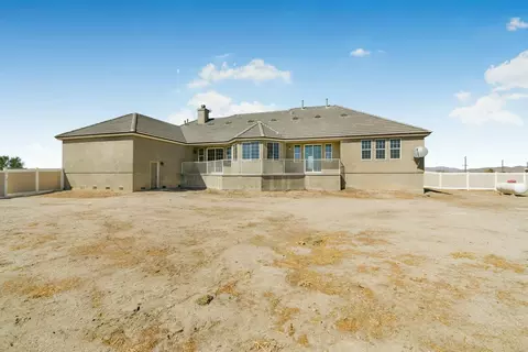 Exterior - 51140 70th St W, Lancaster, CA 93536 photo 7 of 7