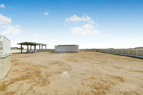 Exterior - 51140 70th St W, Lancaster, CA 93536 photo 6 of 7