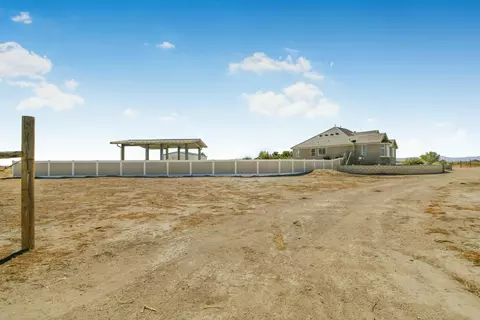 Exterior - 51140 70th St W, Lancaster, CA 93536 photo 4 of 7