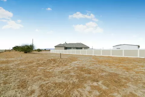 Exterior - 51140 70th St W, Lancaster, CA 93536 photo 3 of 7