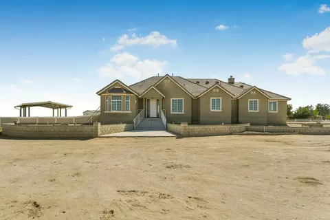 Exterior - 51140 70th St W, Lancaster, CA 93536 photo 2 of 7