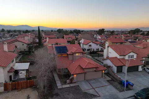 37501 Arbor Ln, Palmdale, CA 93552