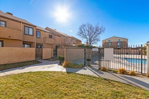 1835 Ave J 4 E #4, Lancaster, CA 93535 photo 3
