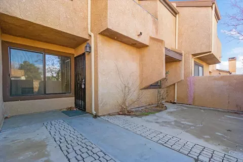 1835 Ave J 4 E #4, Lancaster, CA 93535