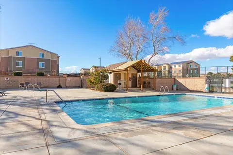 1835 Ave J 4 E #4, Lancaster, CA 93535 photo 2
