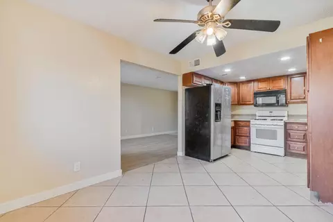 1835 Ave J 4 E #4, Lancaster, CA 93535 photo 9