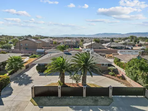 1716 Lancaster Blvd W, Lancaster, CA 93534