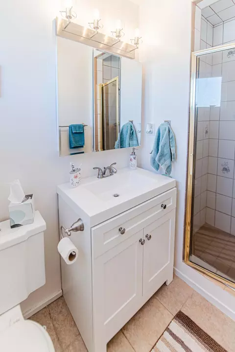 Bath - 222 Bartlett St, Tehachapi, CA 93561 photo 2 of 6
