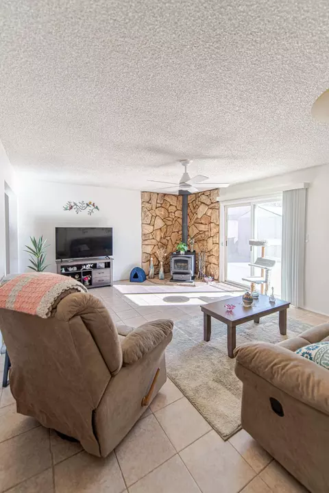 Living - 222 Bartlett St, Tehachapi, CA 93561 photo 1 of 3