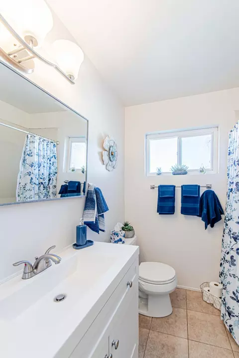 Bath - 222 Bartlett St, Tehachapi, CA 93561 photo 6 of 6