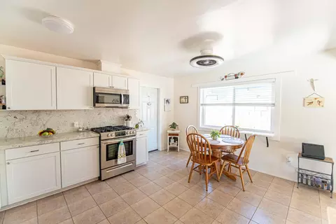Kitchen - 222 Bartlett St, Tehachapi, CA 93561 photo 2 of 7