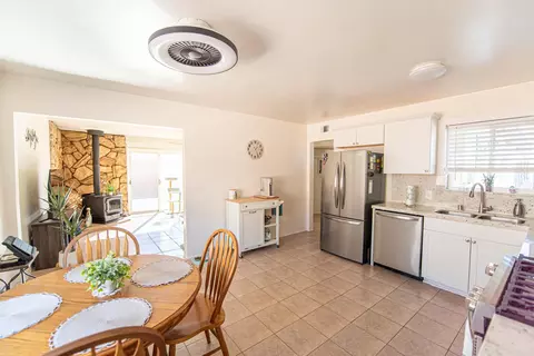 Kitchen - 222 Bartlett St, Tehachapi, CA 93561 photo 3 of 7