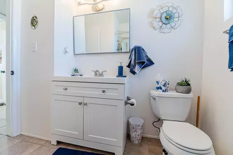 Bath - 222 Bartlett St, Tehachapi, CA 93561 photo 5 of 6