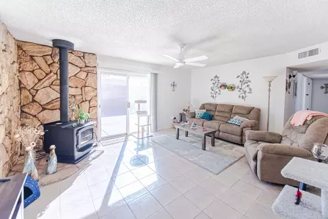 Living - 222 Bartlett St, Tehachapi, CA 93561 photo 2 of 3