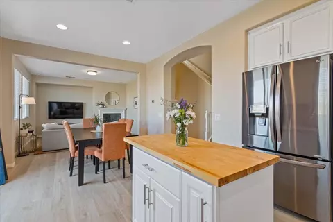 2747 Hornbeam Rd, Palmdale, CA 93551
