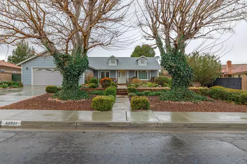 42921 Normandy Ln, Lancaster, CA 93536 photo 2