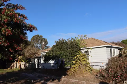 Exterior - 109 216th St E, Carson, CA 90745 photo 5 of 10