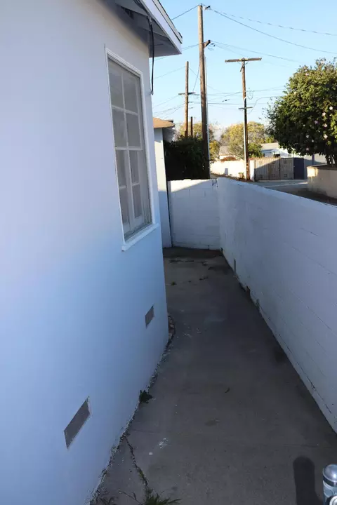 Exterior - 109 216th St E, Carson, CA 90745 photo 6 of 10