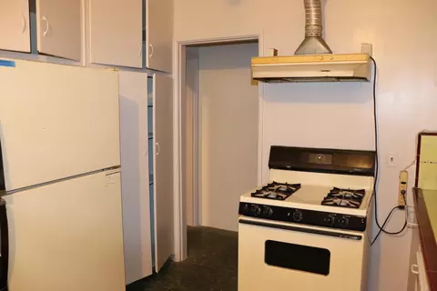 Kitchen - 109 216th St E, Carson, CA 90745 photo 2 of 3