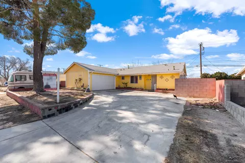 45421 4th St E, Lancaster, CA 93535 photo 1