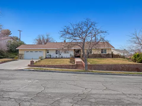 38549 Desert View Dr, Palmdale, CA 93551