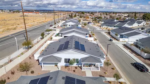 106 Glory Pl, Palmdale, CA 93550 photo 4