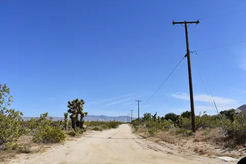 8775 49th St W, Rosamond, CA 93560