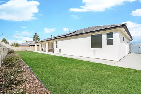 Exterior - 410 Rosehaven Ln, Tehachapi, CA 93561 photo 4 of 4