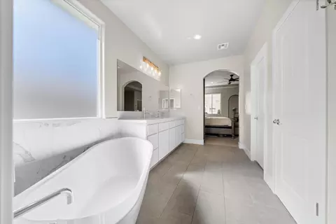 Entry Way - 410 Rosehaven Ln, Tehachapi, CA 93561 photo 4 of 6
