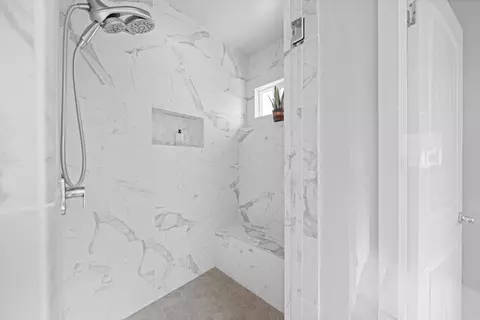 Bath - 410 Rosehaven Ln, Tehachapi, CA 93561 photo 3 of 3