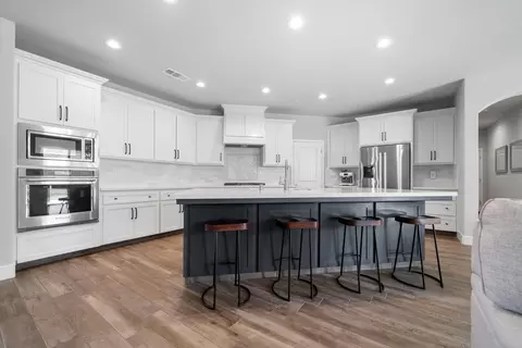 Kitchen - 410 Rosehaven Ln, Tehachapi, CA 93561 photo 1 of 3