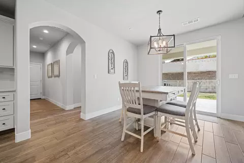 Entry Way - 410 Rosehaven Ln, Tehachapi, CA 93561 photo 2 of 6