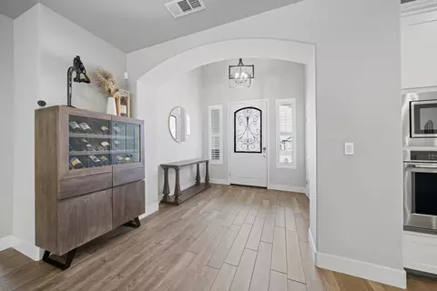 Entry Way - 410 Rosehaven Ln, Tehachapi, CA 93561 photo 1 of 6