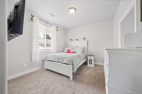 Bedroom - 410 Rosehaven Ln, Tehachapi, CA 93561 photo 2 of 3