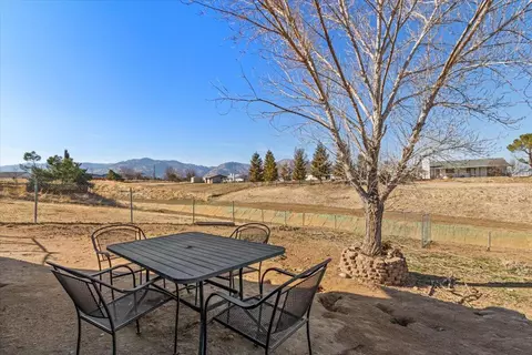 21671 Foothill Dr, Tehachapi, CA 93561 photo 3